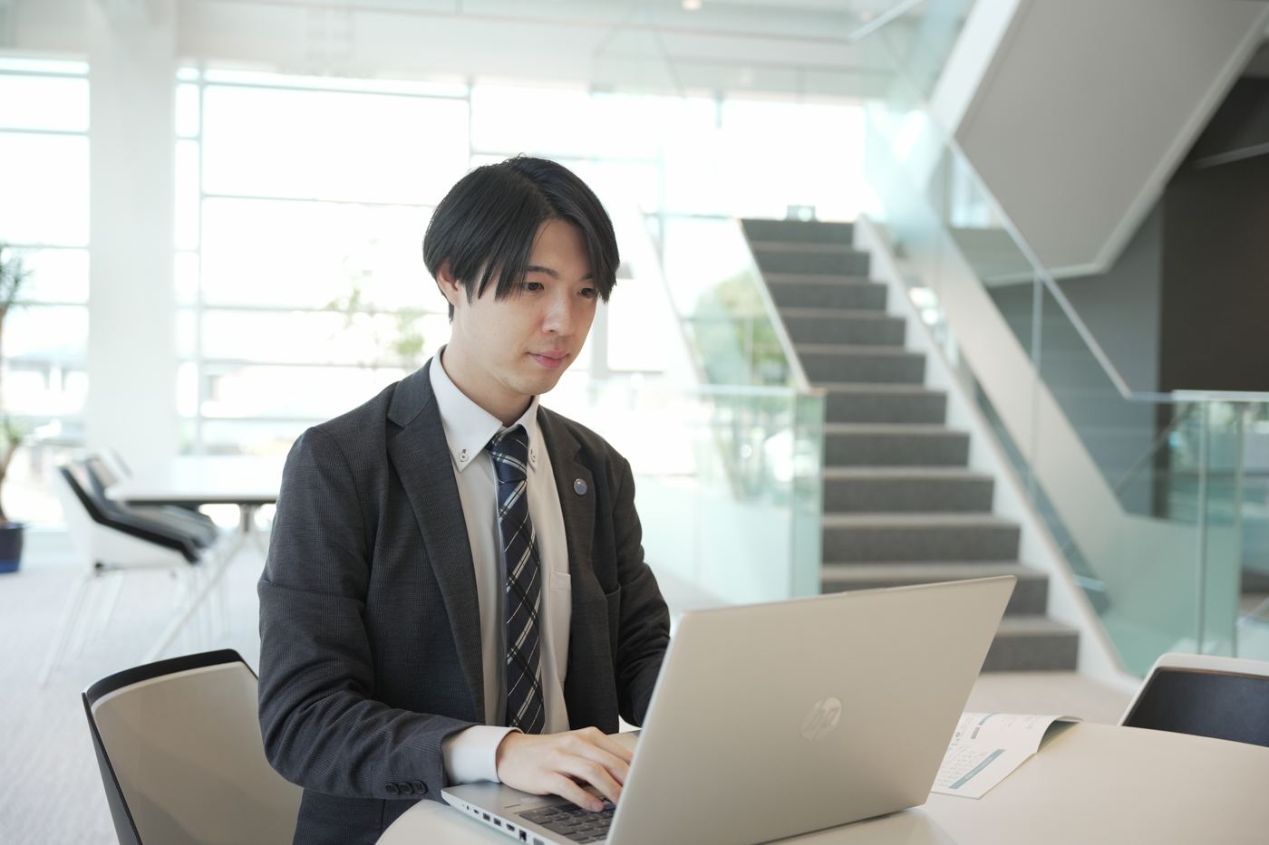 ノートPCで資料をつくるICTプランナー